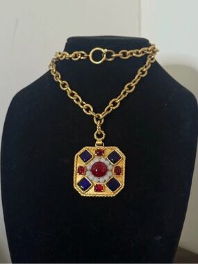 Chanel Vintage Gripoix Gold Necklace